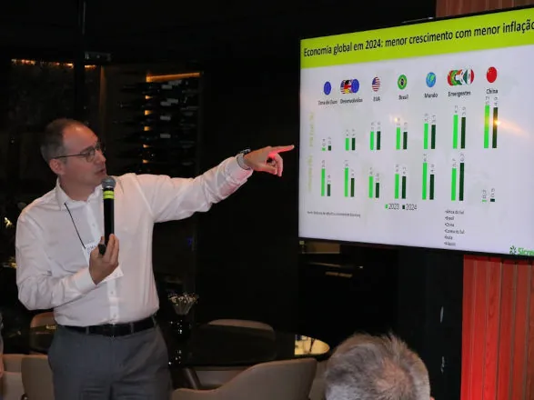 Superintendente da Sicredi Dexis apresenta perspectivas econômicas para 2024 na Acil 
