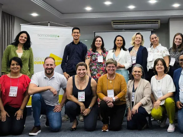 Novos instrutores são habilitados para atuar com a metodologia do Programa Cooperjovem