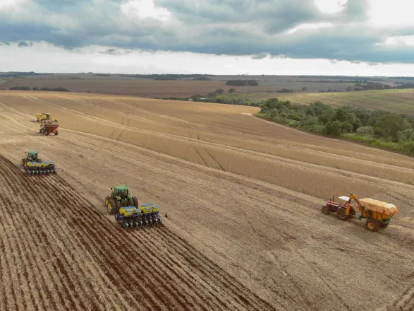 Com fim do vazio sanitário, plantio de soja começa em 5,8 milhões de hectares no Paraná