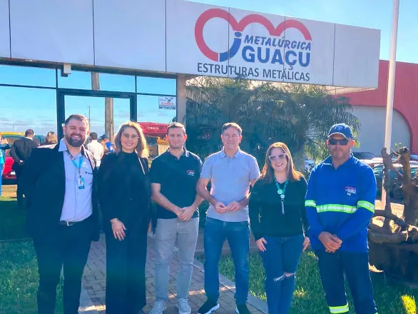 Empresa expande serviços com guindaste para erguer 160 ton financiado pelo Sicoob Três Fronteiras 