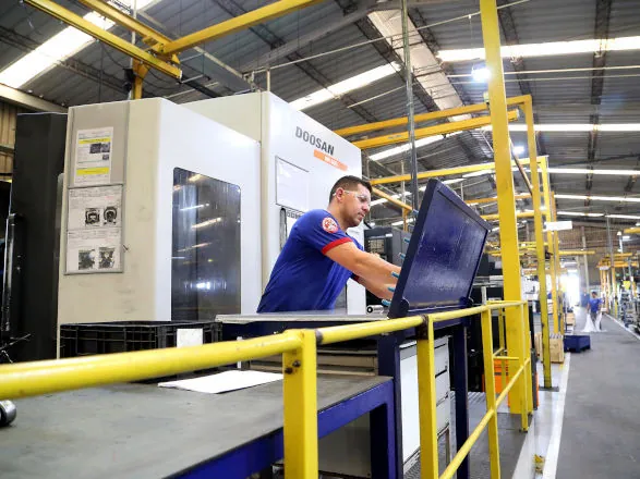 82% dos municípios paranaenses têm saldo positivo de empregos em 2024