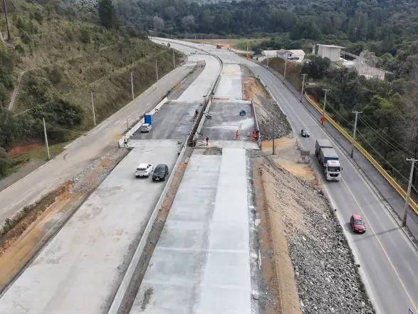 Orçamento de 2025 prevê aumento de 60% nos investimentos, com R$ 2,1 bilhões para obras