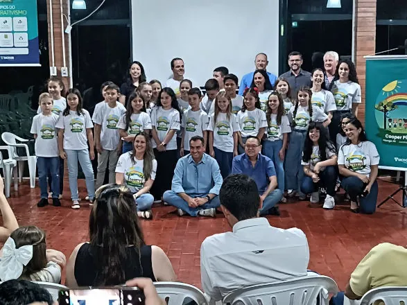 Sicoob Metropolitano celebra a constituição de sua 22ª Cooperativa Mirim em Pitanga