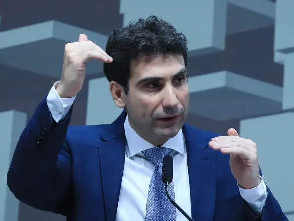 BC não deveria votar para definir meta de inflação, diz Galípolo