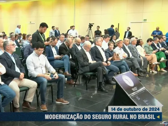 Senadores discutem projeto para fortalecer seguro rural em evento da CNA
