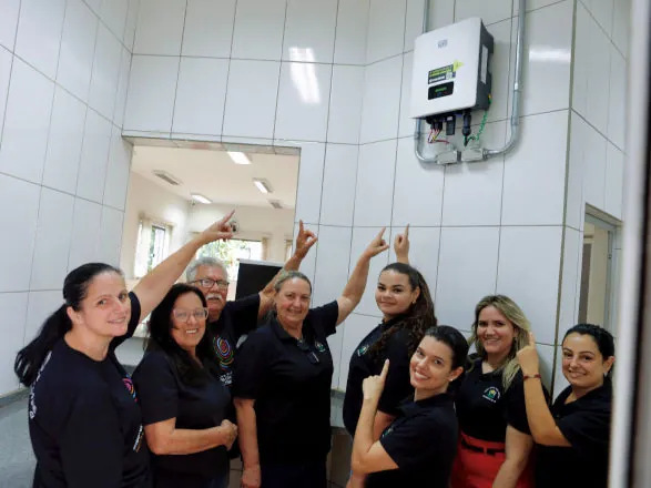 Apae de São Jorge do Ivaí recebe sistema de energia fotovoltaica doado por cooperados da Cocamar 