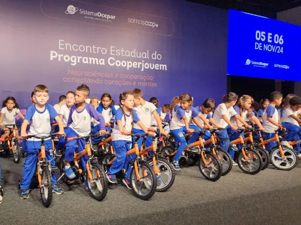 Encontro Estadual do Programa Cooperjovem encerra com doação de 44 bicicletas a crianças em vulnerabilidade social