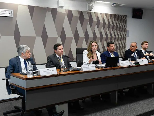 Menor tributação da saúde privada alivia governo, dizem debatedores na CCJ