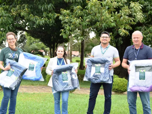 Projeto de confecção de camas para animais abandonados contribui para ressocialização de detentos