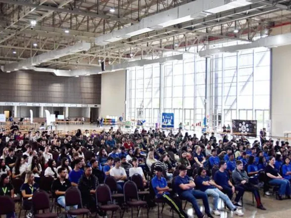 I Feira das Profissões recebe cerca de 500 estudantes