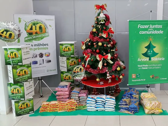 Sicredi Dexis arrecada doações na Campanha Árvore Solidária