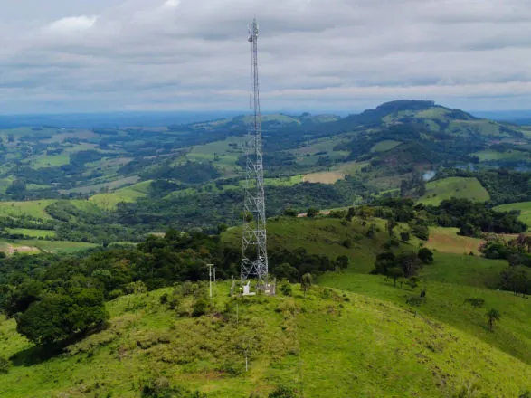 Com instalação de 100 novas torres, Paraná avança com conectividade em áreas rurais