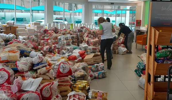 Ação da Unimed Curitiba arrecada 49 toneladas de alimentos e rações
