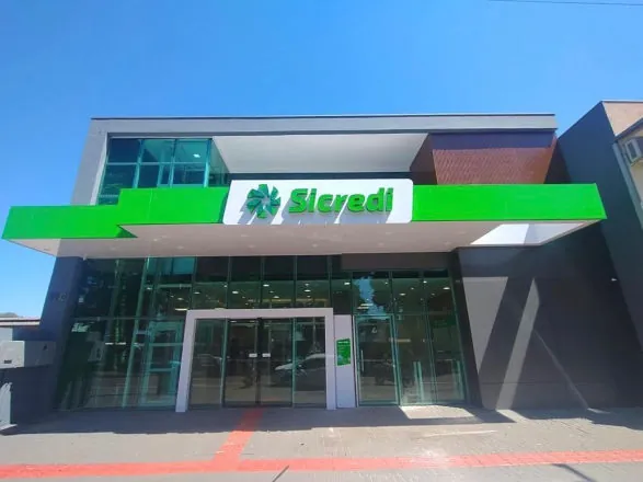 Sicredi Vale do Piquiri Abcd PR/SP reforma e moderniza agência Lar Paraná