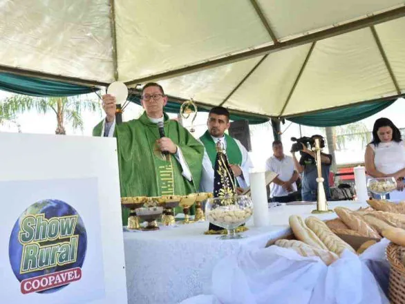 Cinquenta mil pessoas prestigiam domingo da família no Show Rural