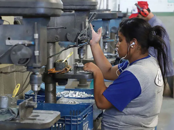 Produção industrial fecha 2024 com crescimento em 17 dos 18 locais pesquisados