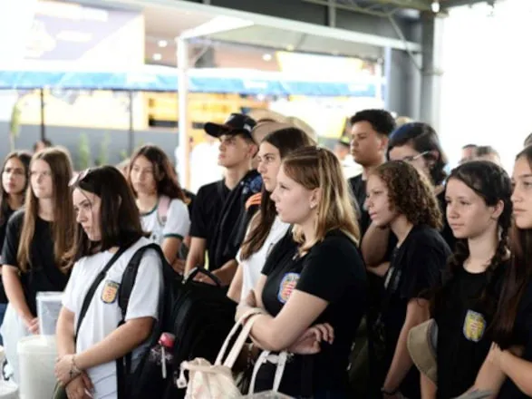 Iniciativa inédita: alunos de escola agrícola que se tornou cooperativa compram granja
