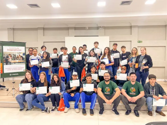 Cresol leva cooperativismo para a escola e beneficia 32 mil crianças e jovens