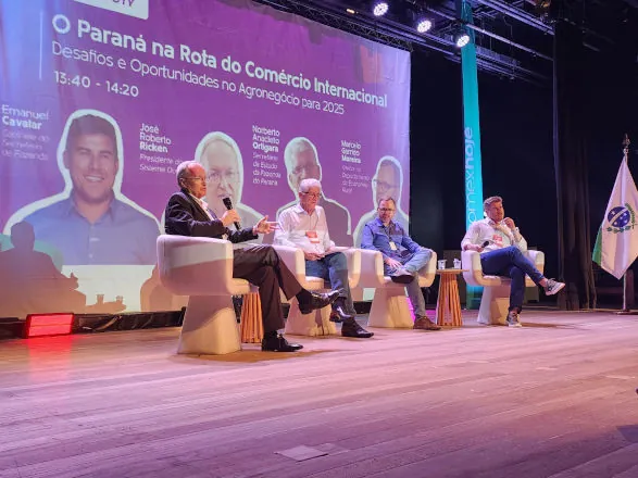 Evento sobre comércio exterior destaca participação das cooperativas no avanço do agro paranaense