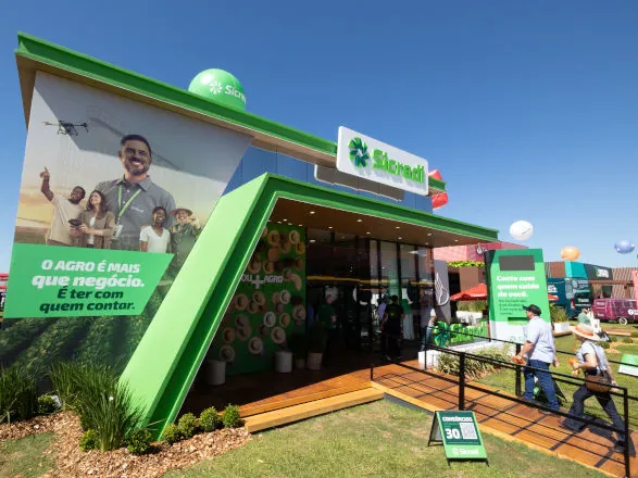 Show Rural 2025: Sicredi registra recorde histórico de R$ 487,6 milhões em financiamentos e consórcios