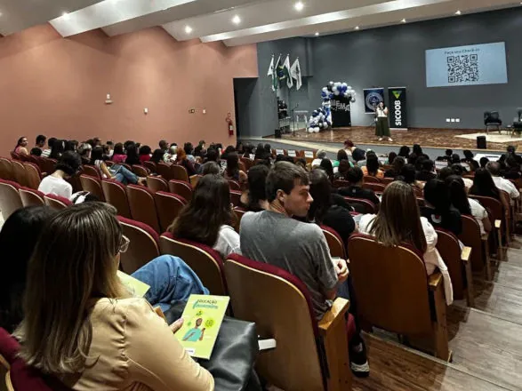 Sicoob Meridional destaca relevância da educação financeira e dá dicas a empreendedores em eventos na Unioeste