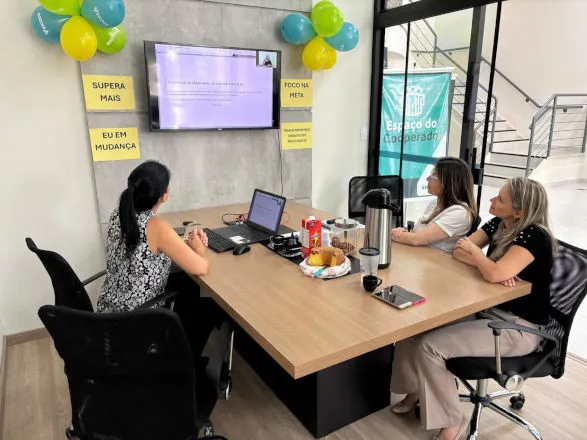 Sicoob Metropolitano promove palestra sobre direitos das mulheres