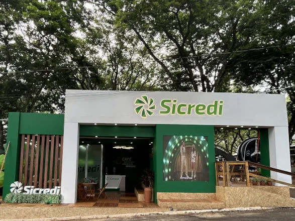 Sicredi Vale do Piquiri Abcd PR/SP reforça compromisso com desenvolvimento regional na Expo Umuarama 2025