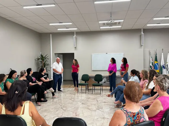 Agência Coopagro do Sicoob Meridional realiza encontro com mulheres no Sindicato Rural