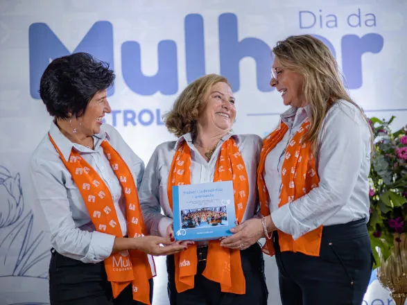 Evento marca lançamento de livro em homenagem aos 15 anos da Mulher Cooperativista 