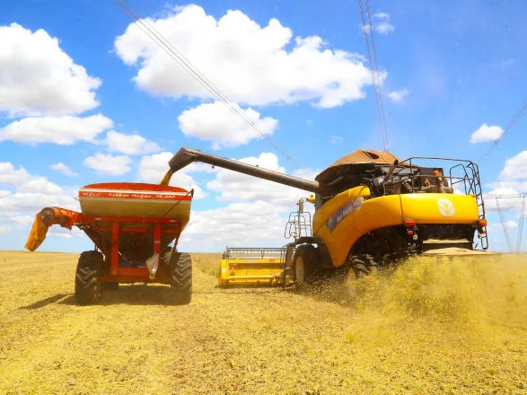 Com previsão de 21 milhões de toneladas, agricultores já colheram 90% da safra de soja