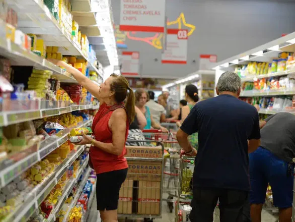 Mercado reduz previsão para expansão da economia em 2025