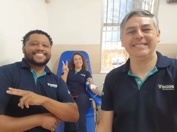 Campanha de doação de sangue mobiliza colaboradores e cooperados do Sicoob Metropolitano