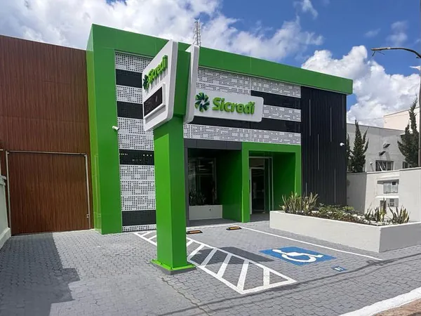 Sicredi Fronteiras inaugura agência em Pedra Bela (SP), única instituição financeira do município