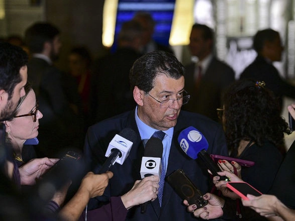 legislativo 01 04 2025