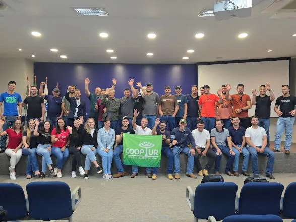 Viagem técnica, com visita ao Sistema Ocepar, marca formação da 28ª turma do Programa Jovens Líderes Cooperativistas da Coamo
