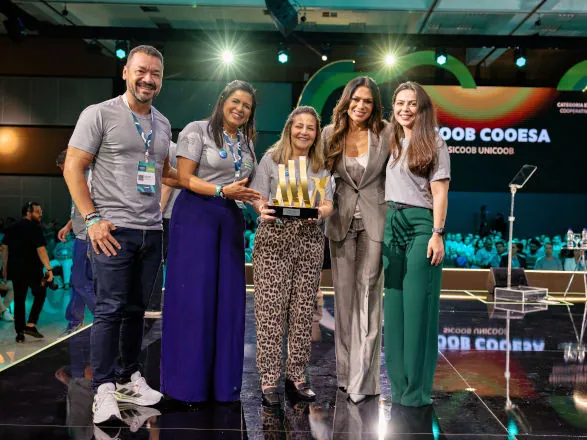 Sicoob Cooesa se destaca no Vende Sicoob 2025 e conquista o 2º Troféu Beija-Flor