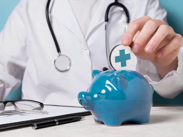 Como se preparar para emergências de saúde: reserva financeira e plano de saúde