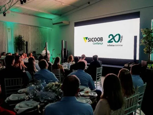 Sicoob Confiança comemora 20 anos com noite de homenagens, emoção e celebração ao cooperativismo