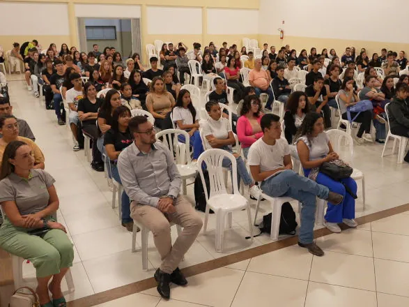 Fundo Social do Sicredi apoia cursinho pré-vestibular da “Igrejinha de Uvaranas”