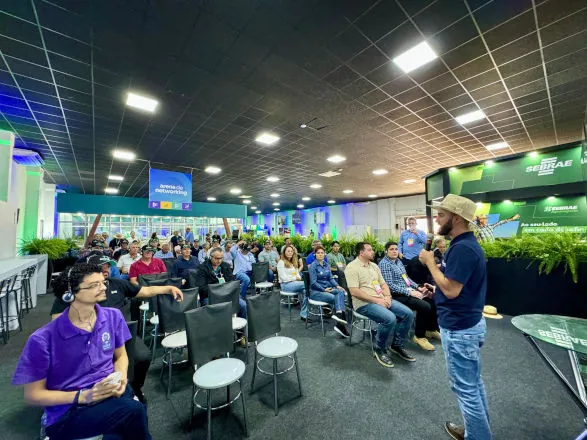 Sicoob Ouro Verde promove evento com cooperados na ExpoLondrina sobre tecnologia no agro