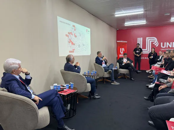Sistema Ocepar participa de debate sobre desenvolvimento do Oeste paranaense