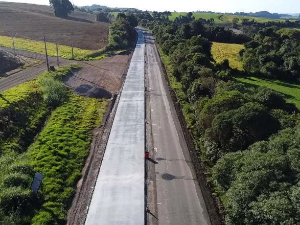 60,6% em 4 meses: rodovia de concreto no Sudoeste mantém avanço acelerado