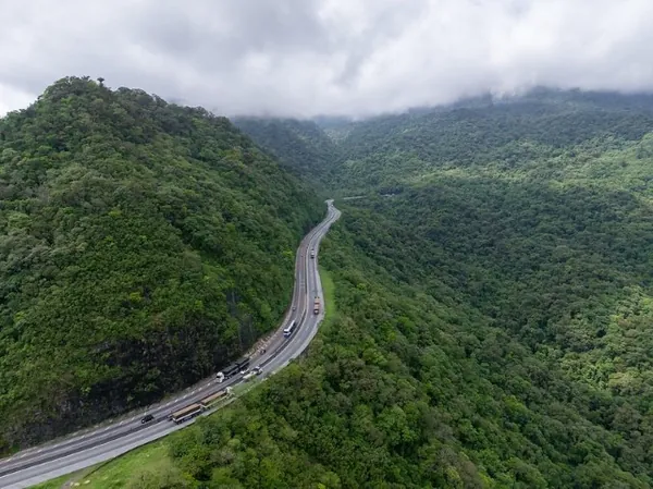 Escoamento da safra paranaense aumenta fluxo de caminhões nas rodovias sob concessão da EPR Litoral Pioneiro
