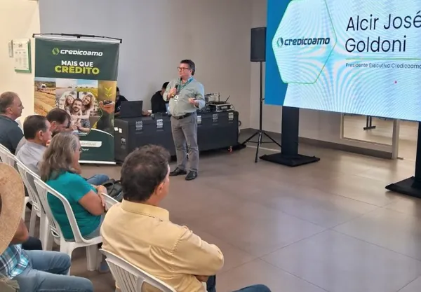 Credicoamo divulga informações ao associado nas Reuniões de Campo