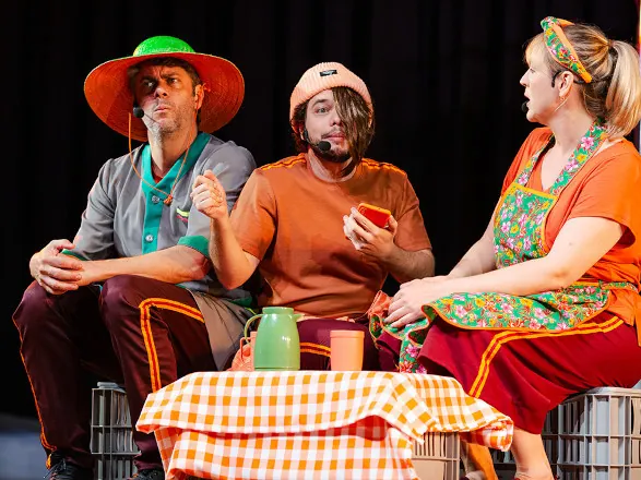 Gratuita, comédia teatral “Conta Outra!” será exibida em Maringá e 8 cidades da região