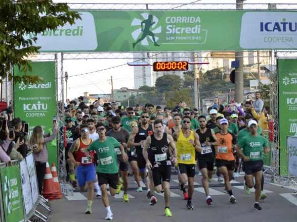 Corrida Sicredi Sem Fronteiras, com mais de 1.200 participantes, celebra os 35 anos da cooperativa