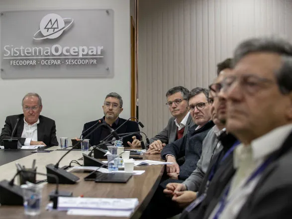 Presidente da Portos do Paraná detalha investimentos a cooperativas 