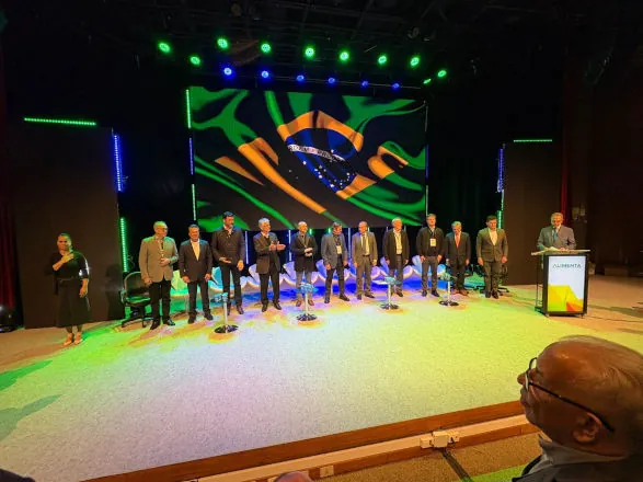 Presidente do Sistema Ocepar prestigia abertura do Alimenta 2025