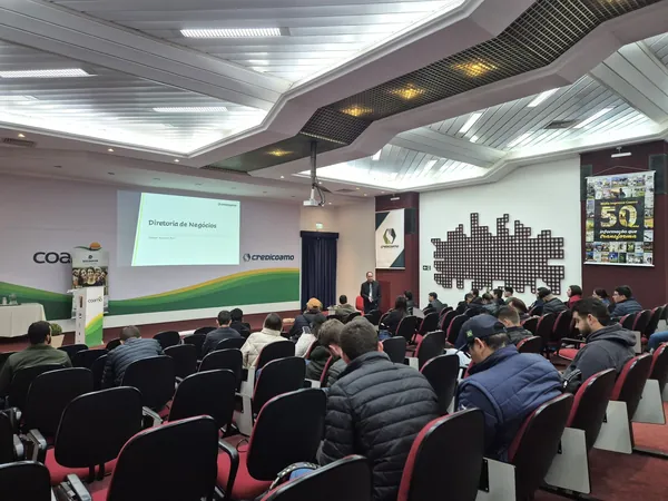 Credicoamo recebe jovens líderes