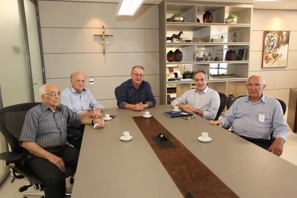 "Thiesen teve uma vida exemplar de profissionalismo. Todos os líderes cooperativistas precisam seguir seu exemplo”, diz Zydek